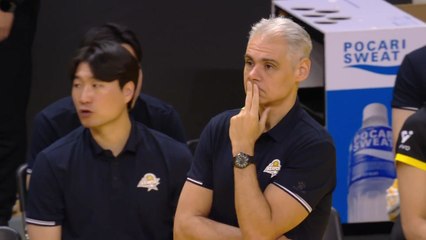 우리카드 파에스·KB손해보험 카르발류 감독, 같은 날 사임 / YTN