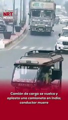 🚛💥 Accid3nte devastador. Un camión de carga se volcó y terminó apl@stando una camioneta, provocando la mu3rte inmediata del conductor, en un hecho ocurrido en India.