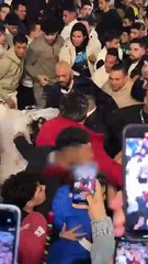 المتابعين يقتحمون زفاف كروان مشاكل ويخرجوا عن السيطرة