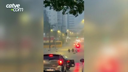 Mais de 100mm de chuva provoca alagamentos em Florianópolis
