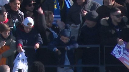 Locura de la afición con Vinicius, Bellingham, Camavinga... ¡no pararon de hacerse fotos!