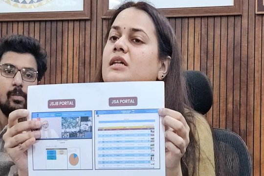 IAS Tina Dabi: बाड़मेर के जल संरक्षण पुरस्कार पर उठे सवाल, कलक्टर टीना डाबी ने सोशल मीडिया पोस्ट को बताया भ्रामक