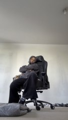 LES DÉMÉNAGEURS DE L’EXTRÊME : Épisode 3 Moquette ou tapisserie ? Quel est le pire ?