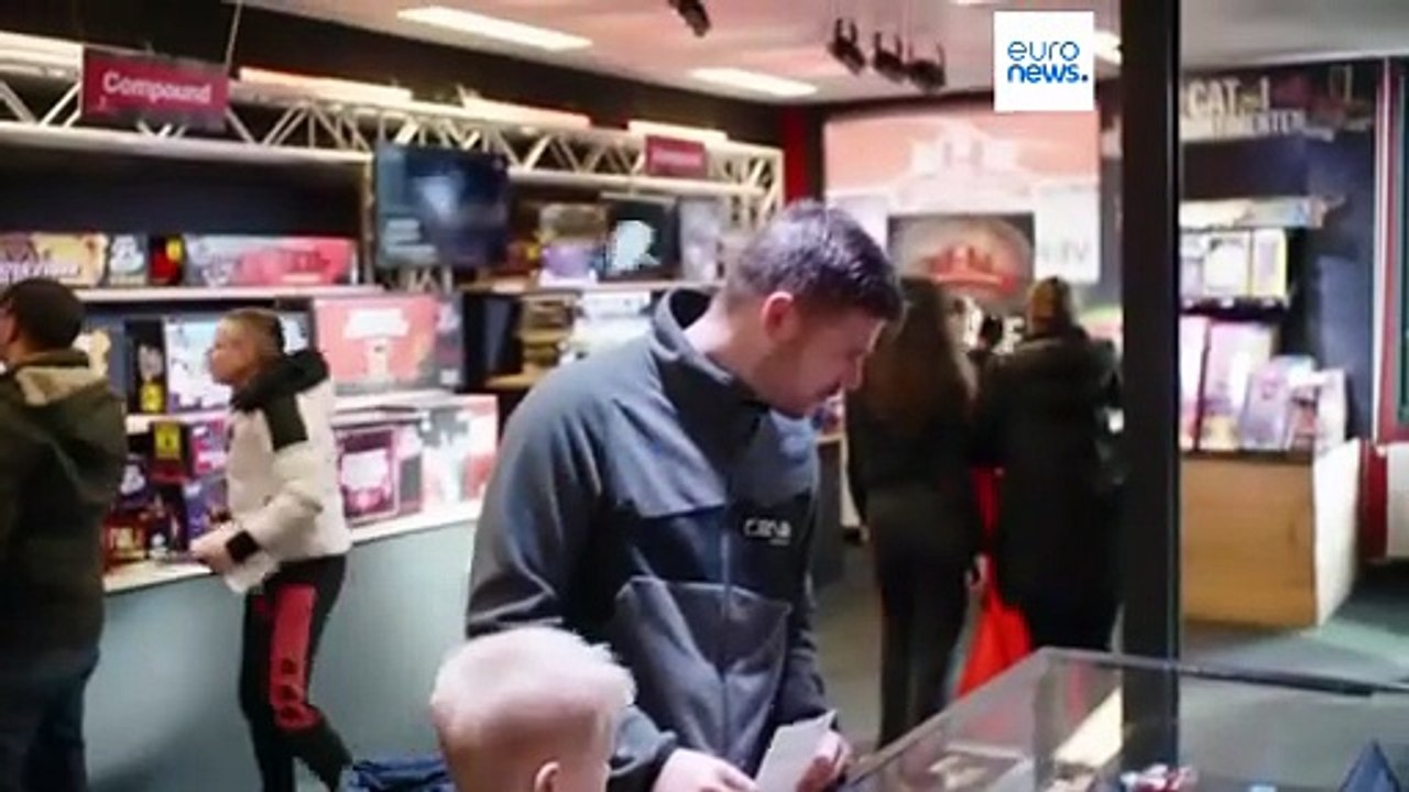 Noch einmal böllern: Niederländer kaufen Feuerwerk vor dem landesweiten Verbot