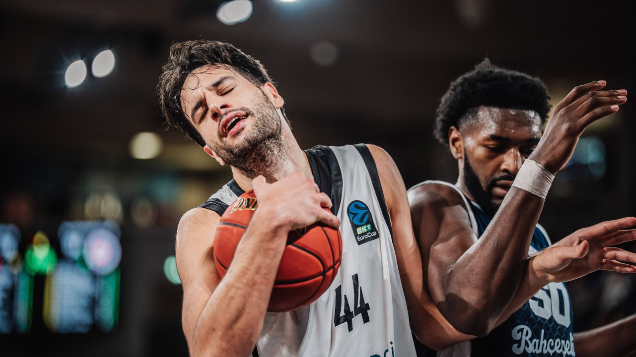 Im Video: Ein gebürtiger Hamburg rasiert Hamburg - Towers wieder chancenlos