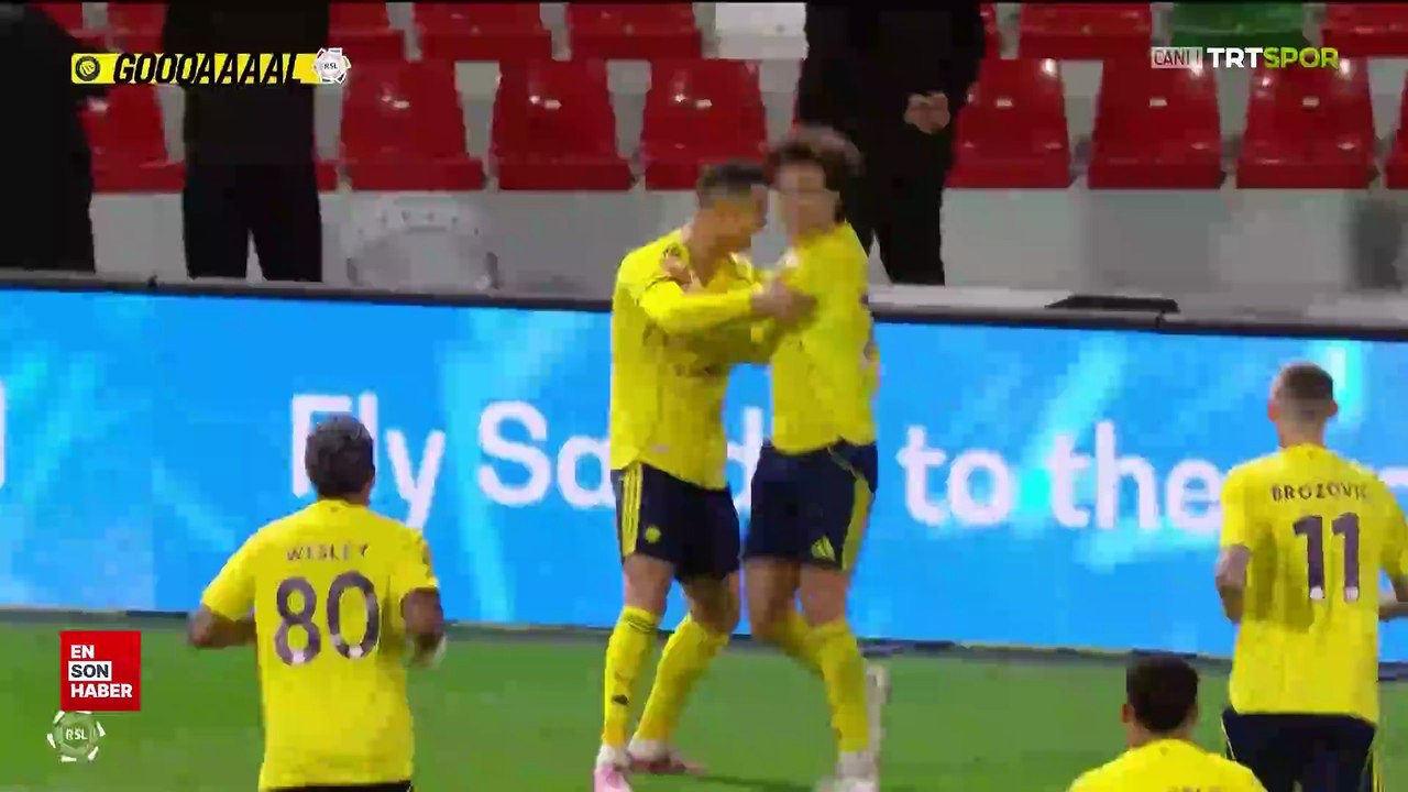 Ronaldo 957. golünü sırtıyla attı