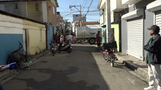 Periodistas son impedidos de grabar y agredidos por personal de Coraasan en Santiago