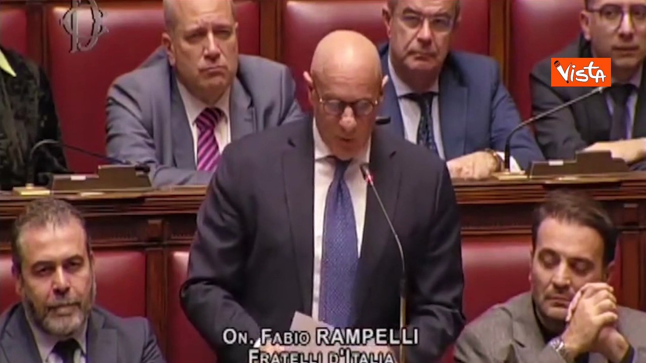 Rampelli (FdI) risponde a opposizione citando 'La Terrazza' di Scola: "A che ora la Rivoluzione?"
