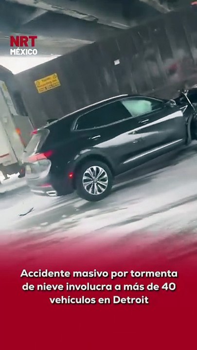 🚨❄️ Más de 40 vehículos se vieron involucrados en un accidente masivo sobre una carretera de Detroit, Míchigan, luego de que una intensa tormenta de nieve redujera drásticamente la visibilidad y las condiciones de manejo.