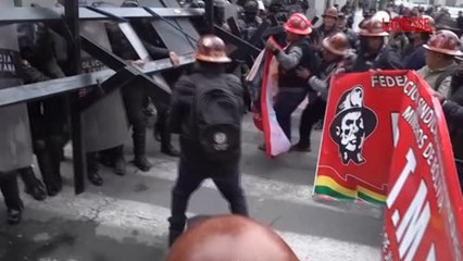 Bolivia, scontri tra minatori e polizia alla protesta per i prezzi della benzina