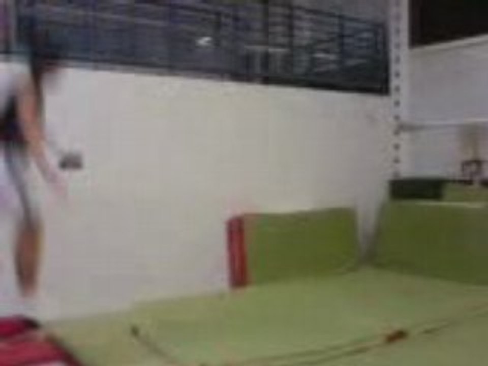 double avant tendu vrille et demi trampoline