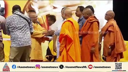 ബുൾഡോസർ രാജ് വിവാദങ്ങൾക്കിടെ പിണറായി വിജയനും സിദ്ധരാമയ്യയും ഒരേ വേദിയിൽ