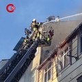 Küçükçekmece'de çatıda yangın paniği Alevler bitişik binaya sıçradı