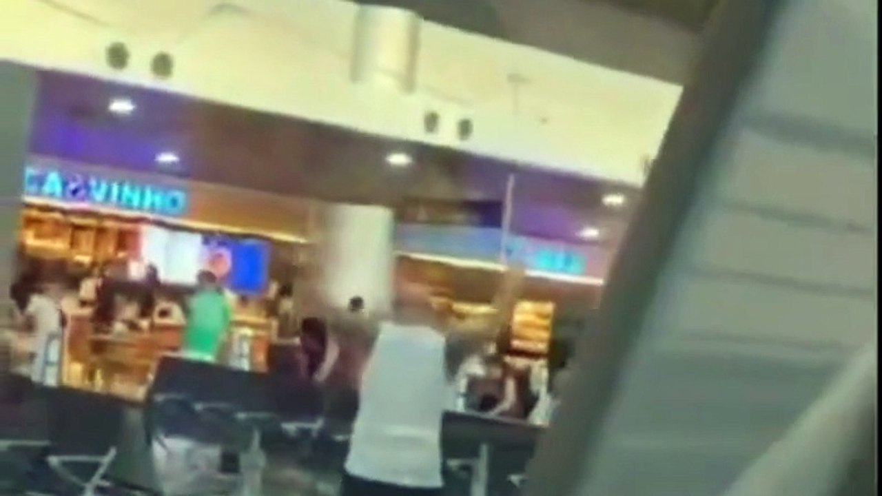 Passageiro causa quebra-quebra em aeroporto após perder voo e é contido com spray de pimenta