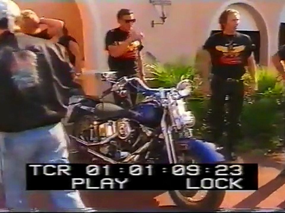1991 – Johnny Hallyday : le 18 août, balade en Harley de La Lorada au port de Saint-Tropez