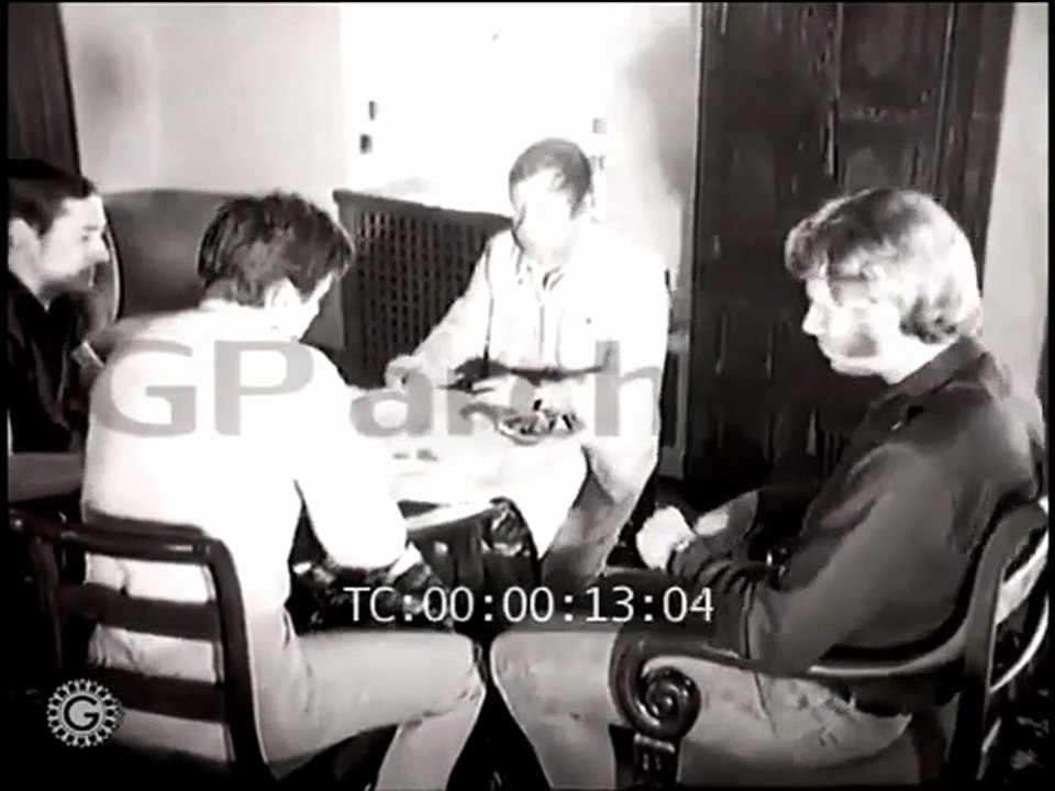 1966 – Johnny Hallyday : le 19 juin, “Une journée d’une idole” avec ses copains (Archives Gaumont Pathé)