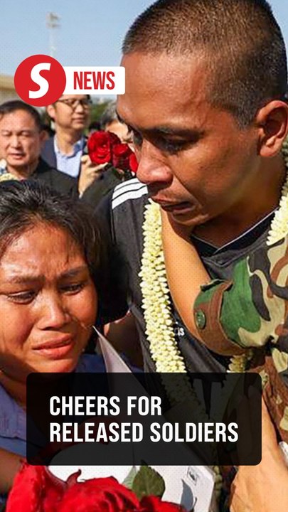 18 soldiers returning from Thailand under truce given hero's welcome