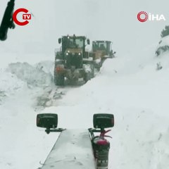 Artvin'in Ardanuç ilçesi Zekeriya Köyü'ne bağlı Aksu Yaylası'nda sabah saatlerinde çığ meydana geldi. Çığın ardından bölgeye ekipler sevk edilirken, olayda çığ altında kalan olup olmadığına ilişkin inceleme başlatıldı.