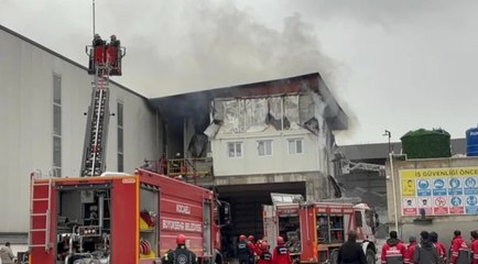 Başiskele’de beton santralinde çıkan yangında iki işçi dumandan etkilendi