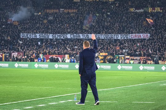 De Rossi e la Roma, un legame senza fine: abbracci ed emozioni all'Olimpico