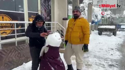 Yurtta kar manzaraları! Esnaf müşteri bulamayınca kardan adamları 'müşteri' yaptı