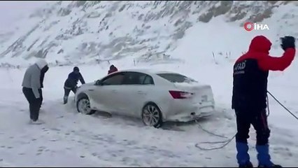 Kayseri’de AFAD ekipleri mahsur kalan araçlara yardıma koştu