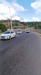 Vídeo mostra momento exato de acidente com motociclista em viaduto da Avenida Paralela