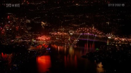 Festa a Sydney per il Capodanno 2026: lo spettacolo dei fuochi d'artificio al porto