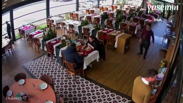 Ünlü sanatçı Cahit Berkay kaza geçirdi! Aracıyla restorana daldı