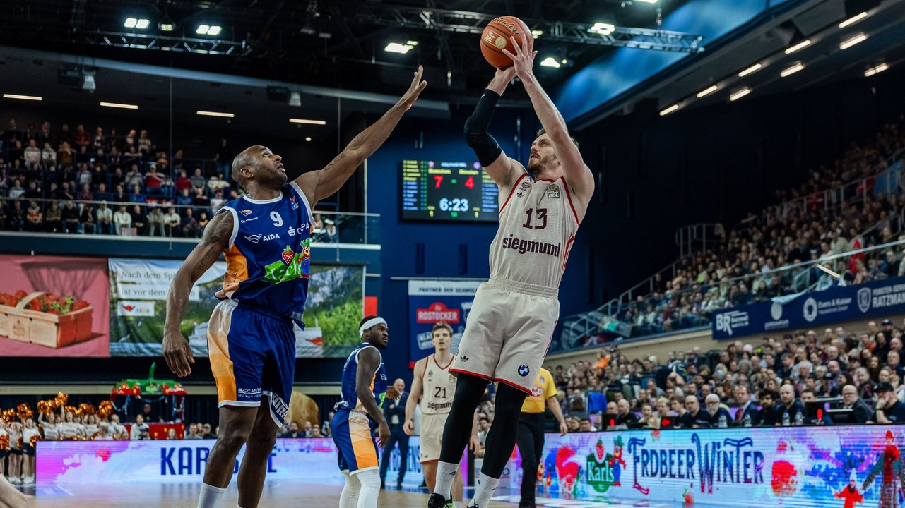 Obst fängt Feuer: DBB-Star in Rostock nicht zu stoppen