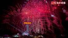劍湖山10分10秒摩天輪煙火 近萬人high迎2026