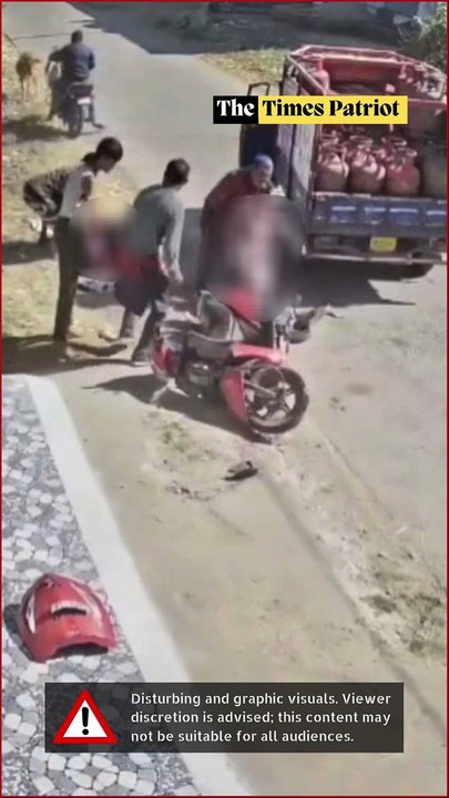 Wrong-Side Riding Caught on CCTV: Scooter Hits Gas Cylinder Auto in Mandla, Two Women Injured