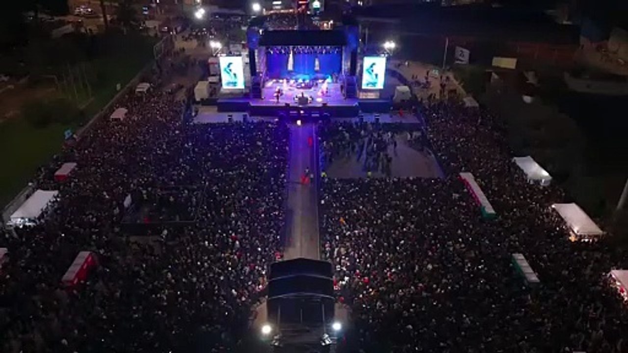 Sassari, piazzale Segni come non si era mai visto: oltre 20mila persone per Max Pezzali