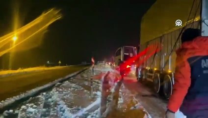 AFAD ekipleri seferber oldu! 50 işçi kar ve tipide mahsur kaldı