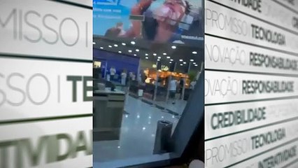 Homem fica bêbado na sala vip, perde voo e tenta quebrar aeroporto em PE