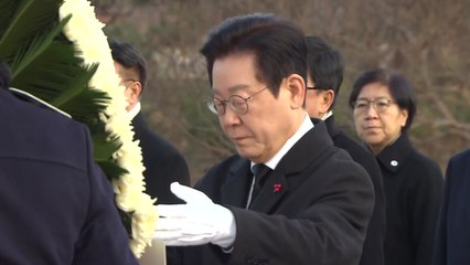 이 대통령, 새해 첫 공식 일정으로 현충원 참배 / YTN