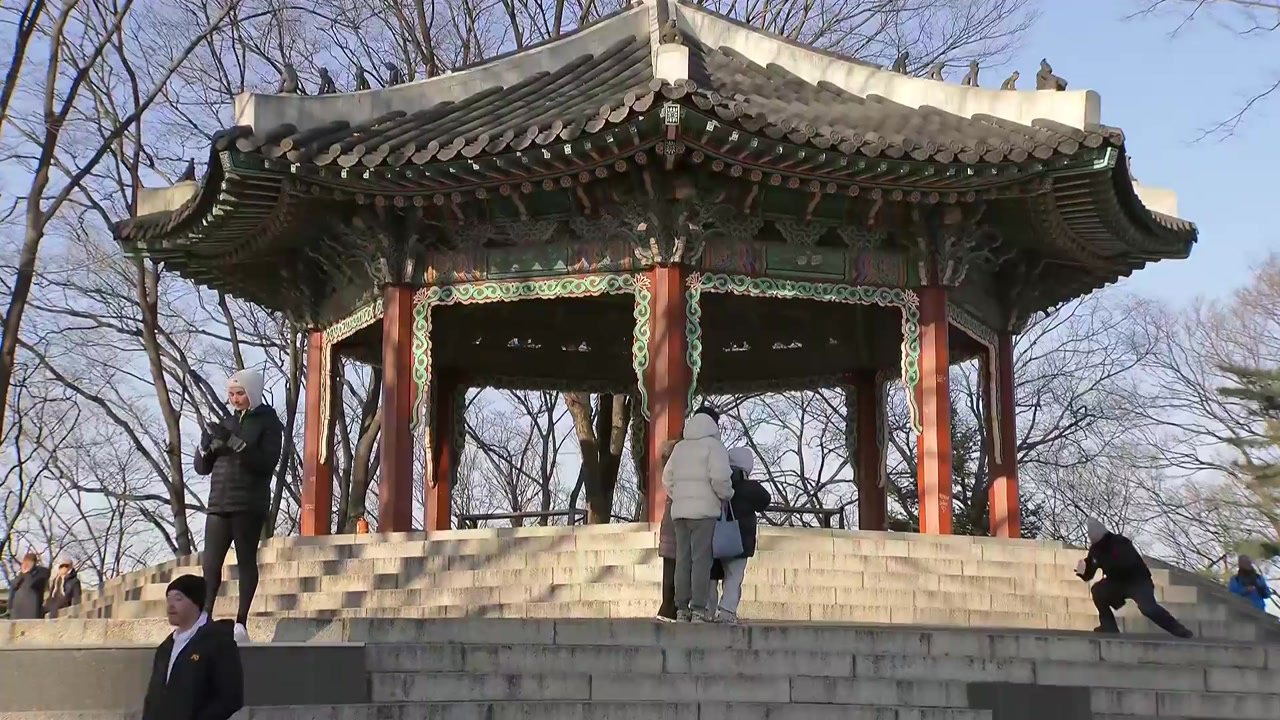 새해 첫날 강추위 기승...남산 시민들 ’북적’ / YTN