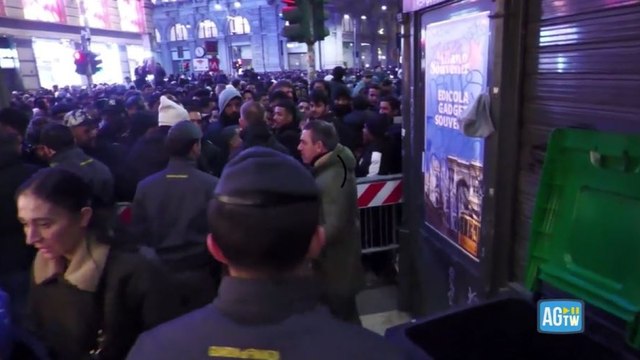 Piazza Duomo silenziosa e ressa alle transenne: il Capodanno di Milano