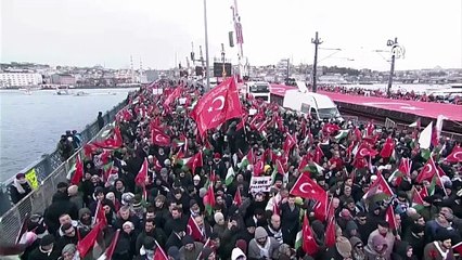 Filistin'e destek için on binlerce kişinin Galata