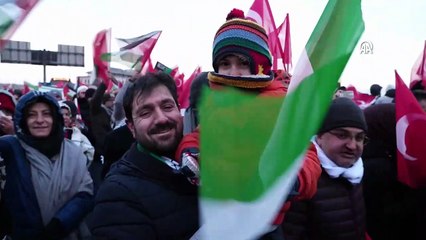 Galata Köprüsü’nde Gazze’ye destek seli! Yoğun katılım dikkat çekti