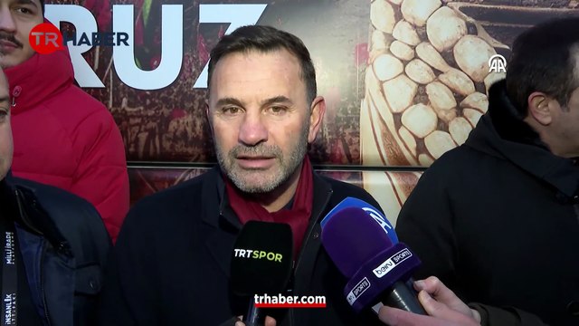 Galatasaray teknik direktör Okan Buruk ve Başkan Vekili Abdullah Kavukcu, Filistin'e destek için Galata Köprüsü'nde düzenlenen yürüyüşe katıldıGalatasaray teknik direktör Okan Buruk ve Başkan Vekili Abdullah Kavukcu, Filistin'e destek için Galata Köprüsü'