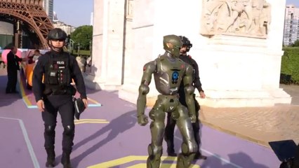 Cina: un “Terminator” cinese entra in pattuglia con la polizia