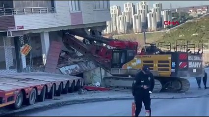 Başakşehir’de korku dolu anlar! Yokuştan kayan TIR binaya çarptı