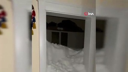 Çığ felaketi mahalleyi vurdu! 22 ev tahliye edildi, 1 kişi kurtarıldı