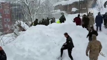 Van’da mahalleye çığ düştü: Kurtarma çalışması başlatıldı