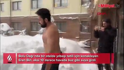 Bolu’da eksi 10’u umursamadı, buz gibi havuza girdi