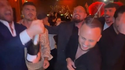 Lobotka, Capodanno a Napoli: scatenato al conto alla rovescia per l'arrivo del 2026