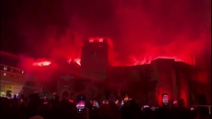 Capodanno a Rimini, il video dello spettacolo pirotecnico dell’incendio al castello in piazza Malatesta