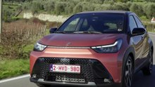 Le crossover urbain hybride Toyota Aygo X affiche des émissions de CO2 au km de 85 g