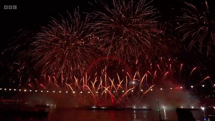 Jet2 holiday meme appears in London New Year’s Eve fireworks display